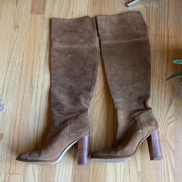 Michael Kors Gently Worn Knee-High Heeled boots. - Picture 5 of 7